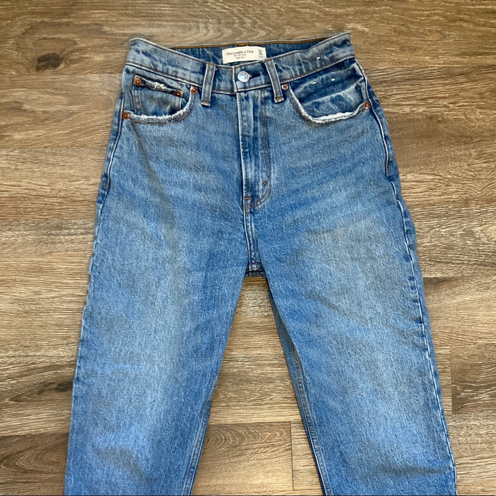 Abercrombie&Fitch High Rise 80s Mom Jean Size XS/00/24